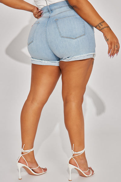 https://cdn.shopify.com/s/files/1/0293/9277/files/06-09-23Studio4_KF_AC_10-48-12_18_SH23022402_LightWash_6901_PLUS_MP.jpg?v=1686931174&with=400&height=600