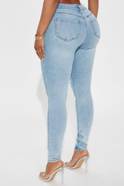 https://cdn.shopify.com/s/files/1/0293/9277/files/06-09-25_S2_11_FNBF2436_LightWash_CXB_RL_14-58-11_63519_981b758d-13c9-4444-9c02-a7ac8e75f6a1.jpg?v=1750787874&with=400&height=600