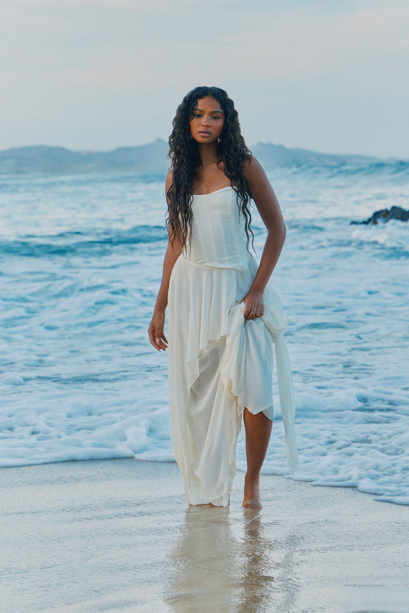 https://cdn.shopify.com/s/files/1/0293/9277/files/06-09-26_Sunkissed-in-White_-Collection_LOOK_22_10-15-59_RA_MR_38116_ES_MH.jpg?v=1783374567