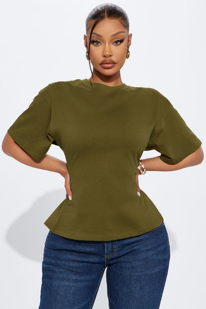 https://cdn.shopify.com/s/files/1/0293/9277/files/06-10-25_S2_30_KMUT4100401_Olive_CXB_RL_16-00-17_0673_PXF_JA_4485fe91-a1ff-4f3e-868c-b267f3c4f6c3.jpg?v=1780093197