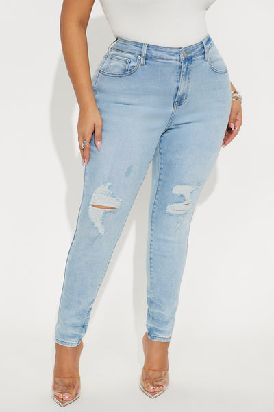 https://cdn.shopify.com/s/files/1/0293/9277/files/06-10-25_S5_62_FNBF2436_LightWash_CR_PLUS_IM_15-52-24_69235_PXF.jpg?v=1750787874&with=400&height=600