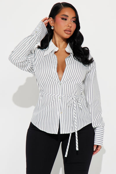 https://cdn.shopify.com/s/files/1/0293/9277/files/06-12-24_S1_11_IT11997_WhiteBlack_KT_SS_10-55-09_88069_PXF.jpg?v=1718396990&with=400&height=600
