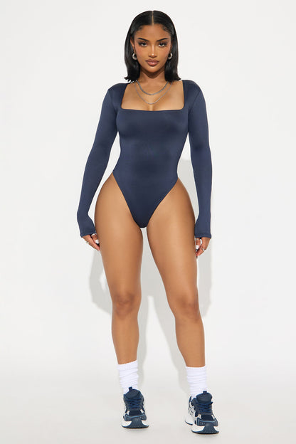 https://cdn.shopify.com/s/files/1/0293/9277/files/06-12-25_Contour-_Collection_21_B12503KT4111_Navy_TK_SS_14-11-55_0951_PXF_WG.jpg?v=1751390908