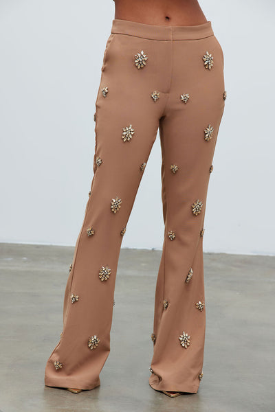 https://cdn.shopify.com/s/files/1/0293/9277/files/06-13-23LUXE_CXB_IM_13-42-51_12_B30389_Mocha_3966_EH_LUXETEST.jpg?v=1692738748&with=400&height=600