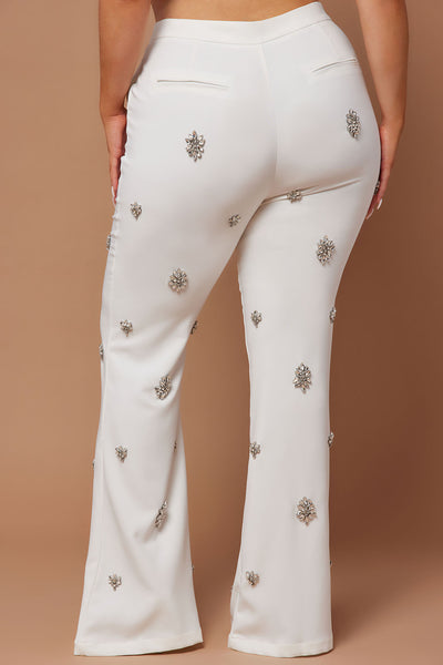 https://cdn.shopify.com/s/files/1/0293/9277/files/06-14-23LUXE_TH_IM_11-12-32_12_B30206_White_9392_PLUS_SG_0ffd2a2b-0895-4354-b2d5-8bd7cc98878f.jpg?v=1689113061&with=400&height=600