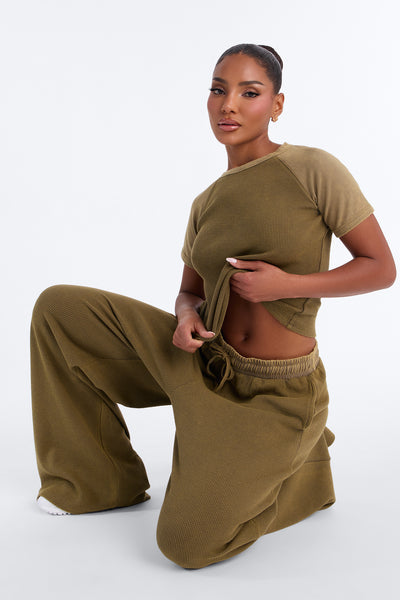 https://cdn.shopify.com/s/files/1/0293/9277/files/06-18-26_S2_39_P126MS1333_Olive_KJ_JS_14-48-18_8353_PXF.jpg?v=1782234920&with=400&height=600