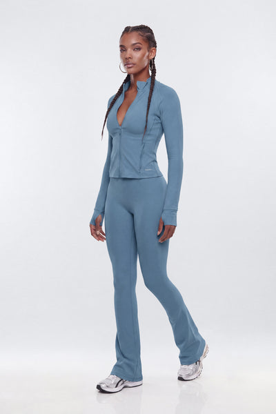 https://cdn.shopify.com/s/files/1/0293/9277/files/06-19-26_S2_13_B12503SP1311_SoftIndigo_KK_DJ_10-21-22_9045-1_1__YB_AB_ES_JA.jpg?v=1783700491&with=400&height=600