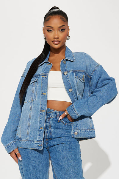 https://cdn.shopify.com/s/files/1/0293/9277/files/06-20-23Studio1_TK_PC_13-58-25_27_FNJ4210_MediumWash_65073_MP.jpg?v=1687813028&with=400&height=600
