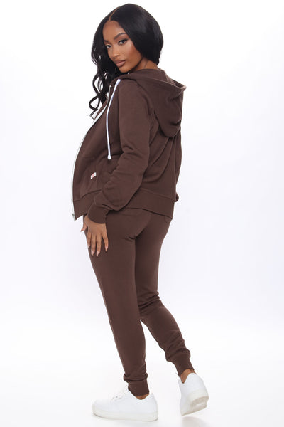 https://cdn.shopify.com/s/files/1/0293/9277/products/06-21-21Studio4_RT_BH_13-37-52_35_P100_Chocolate_2256_KL.jpg?v=1624572531&with=400&height=600