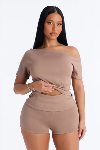 https://cdn.shopify.com/s/files/1/0293/9277/files/06-22-26_S4_49_V22601MS0402_Mocha_KK_IM_13-31-24_41748_PXF.jpg?v=1782399483&with=400&height=600