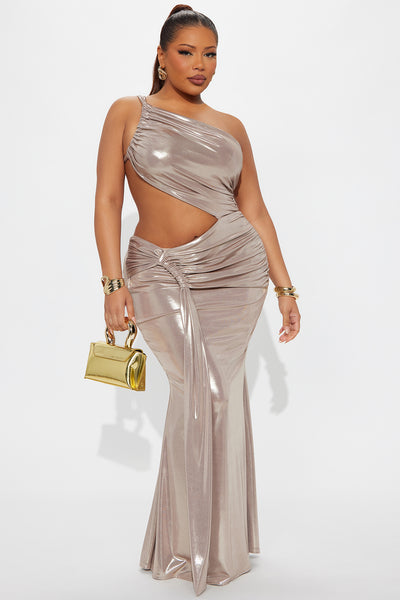 https://cdn.shopify.com/s/files/1/0293/9277/files/06-24-25_S4_31_HKD27162_Champagne_KJ_IM_13-16-07_PLUS_8752_PXF.jpg?v=1773953086&with=400&height=600