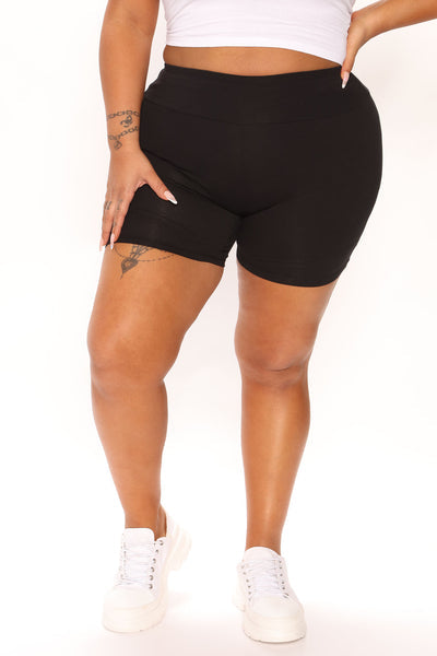https://cdn.shopify.com/s/files/1/0293/9277/products/06-27-22Studio4_KJ_AC_13-42-43_35_FN73317_Black_P_5873_PLUS_JB.jpg?v=1656428664&with=400&height=600