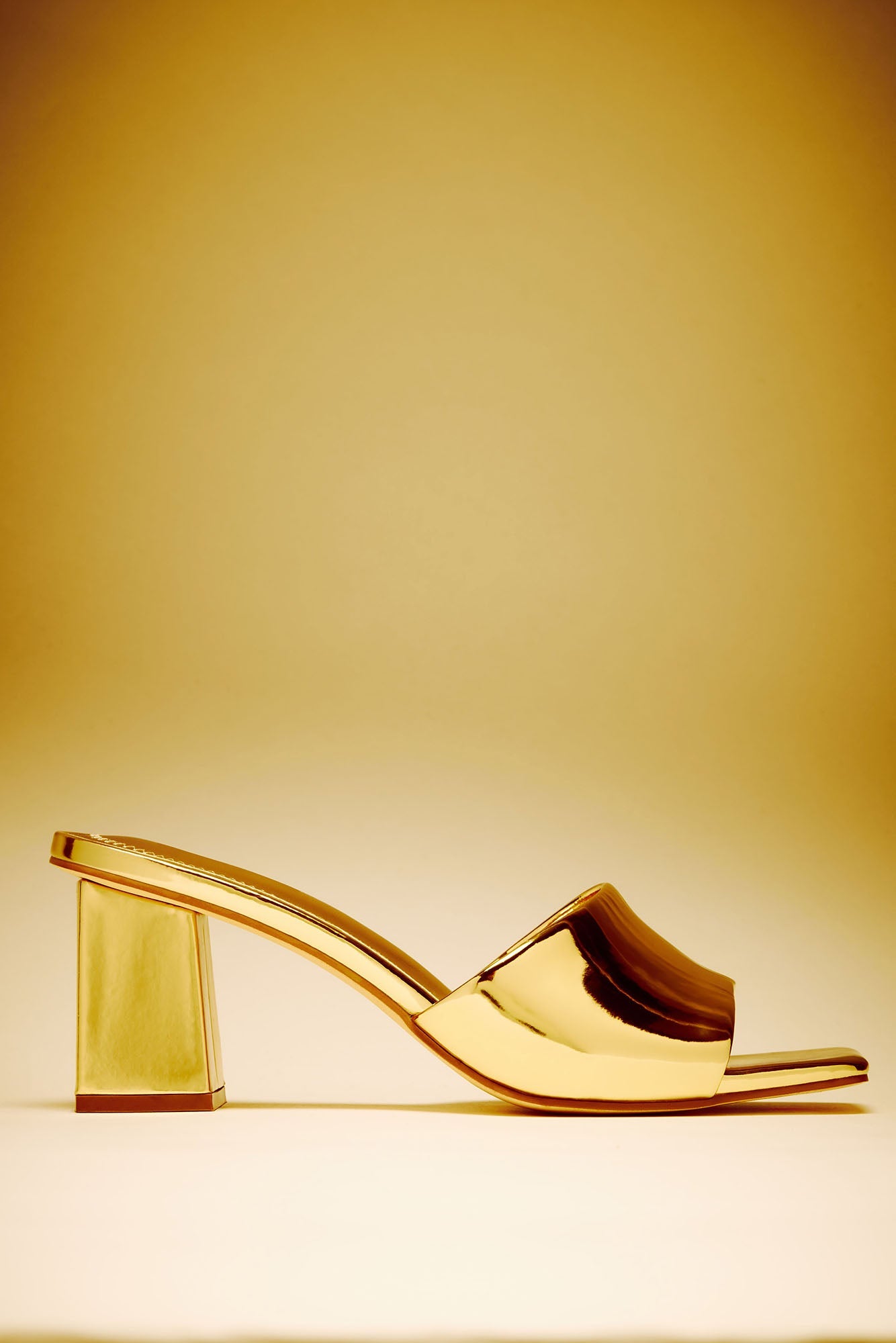 https://cdn.shopify.com/s/files/1/0293/9277/files/06-27-23HAVANANIGHTS_CXB_10-11-39_16_LASTING54_Gold_3814_ES_MH.jpg?v=1688430014