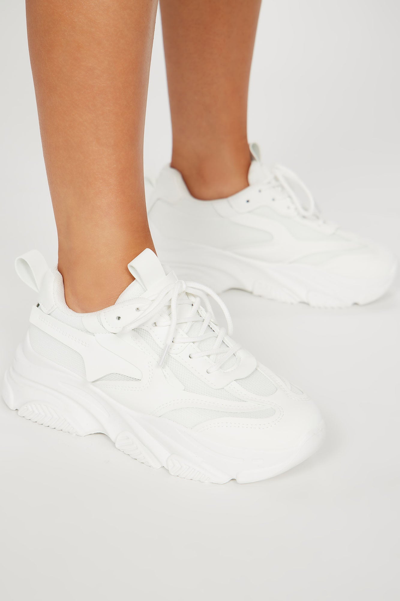 https://cdn.shopify.com/s/files/1/0293/9277/files/06-27-23Studio8_CB_LW_09-21-38_1_BETHANY01_White_14436_CM.jpg?v=1744758508