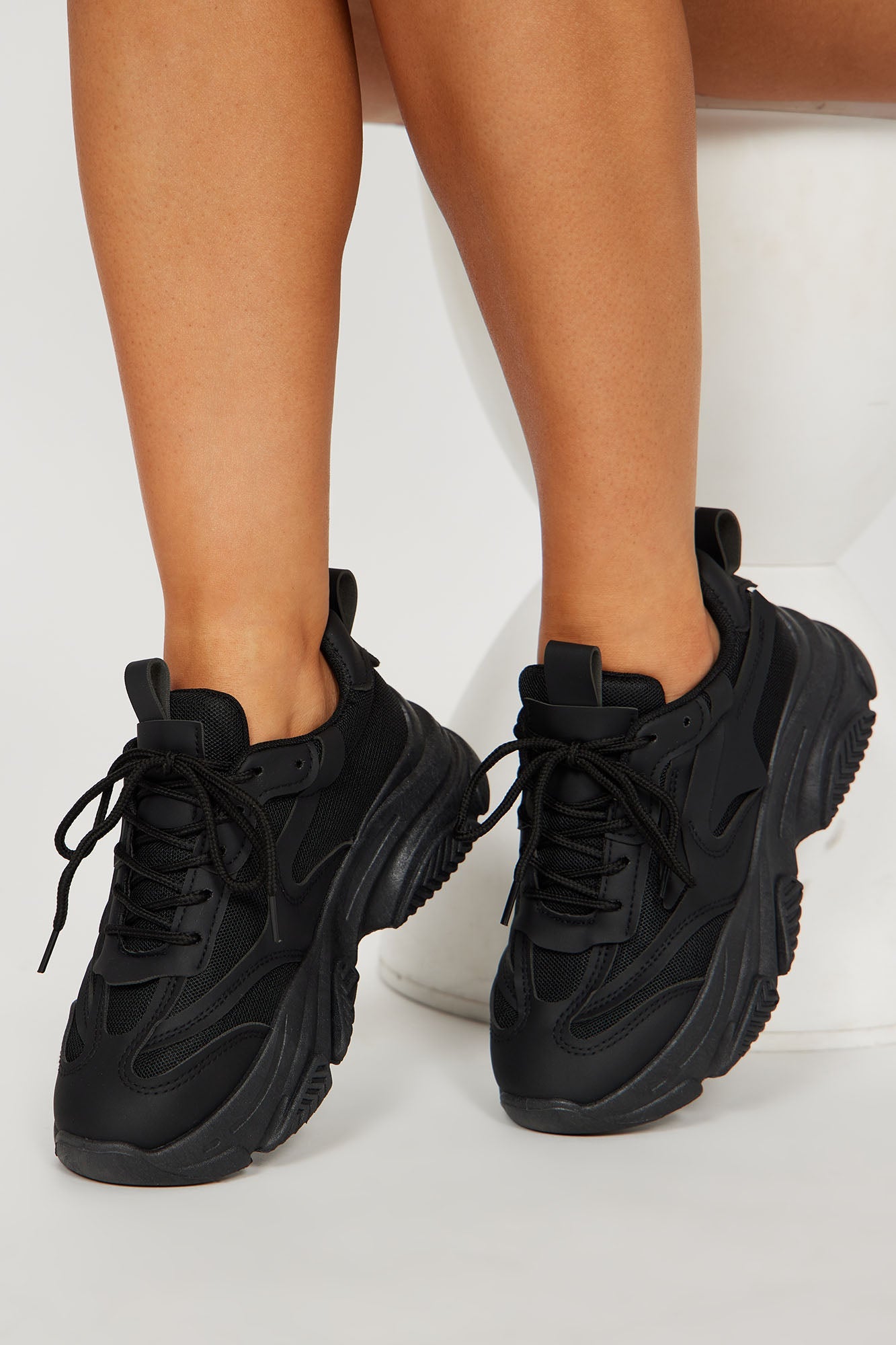https://cdn.shopify.com/s/files/1/0293/9277/files/06-27-23Studio8_CB_LW_13-56-53_64_BETHANY01_Black_7512_ES.jpg?v=1688062186