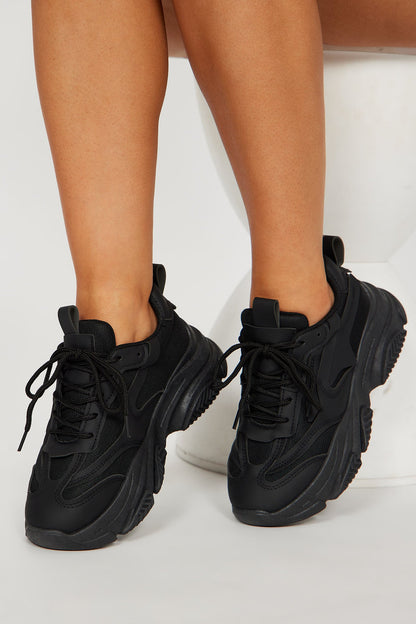 https://cdn.shopify.com/s/files/1/0293/9277/files/06-27-23Studio8_CB_LW_13-56-53_64_BETHANY01_Black_7512_ES.jpg?v=1688062186