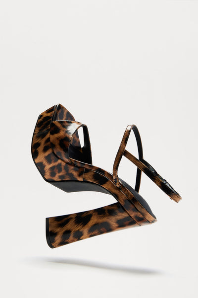 https://cdn.shopify.com/s/files/1/0293/9277/files/06-28-24_S15_120_WINONACC_Leopard_CZ_15-00-432443_SG_ES.jpg?v=1720712185&with=400&height=600