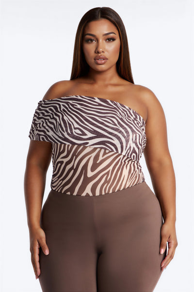 https://cdn.shopify.com/s/files/1/0293/9277/files/06-29-26_S2_38_39449_BrownCombo_RK_IM_14-07-16_PLUS_12900-FN_Xenia-_PXF.jpg?v=1783718238&with=400&height=600
