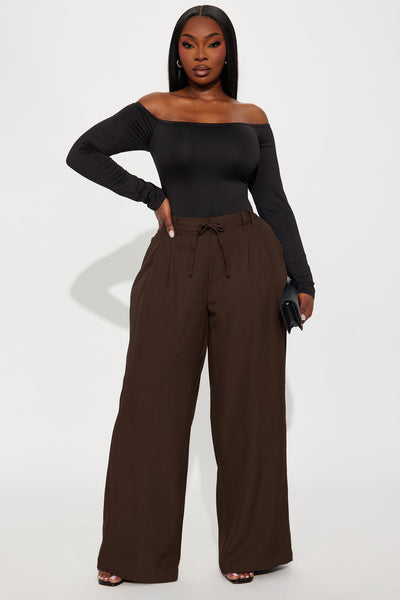 https://cdn.shopify.com/s/files/1/0293/9277/files/07-01-25_S6_15_V31813_Grey_ZSR_RA_SS_11-06-27_PLUS_89855_CM_BL_Chocolate.jpg?v=1790711830&with=400&height=600