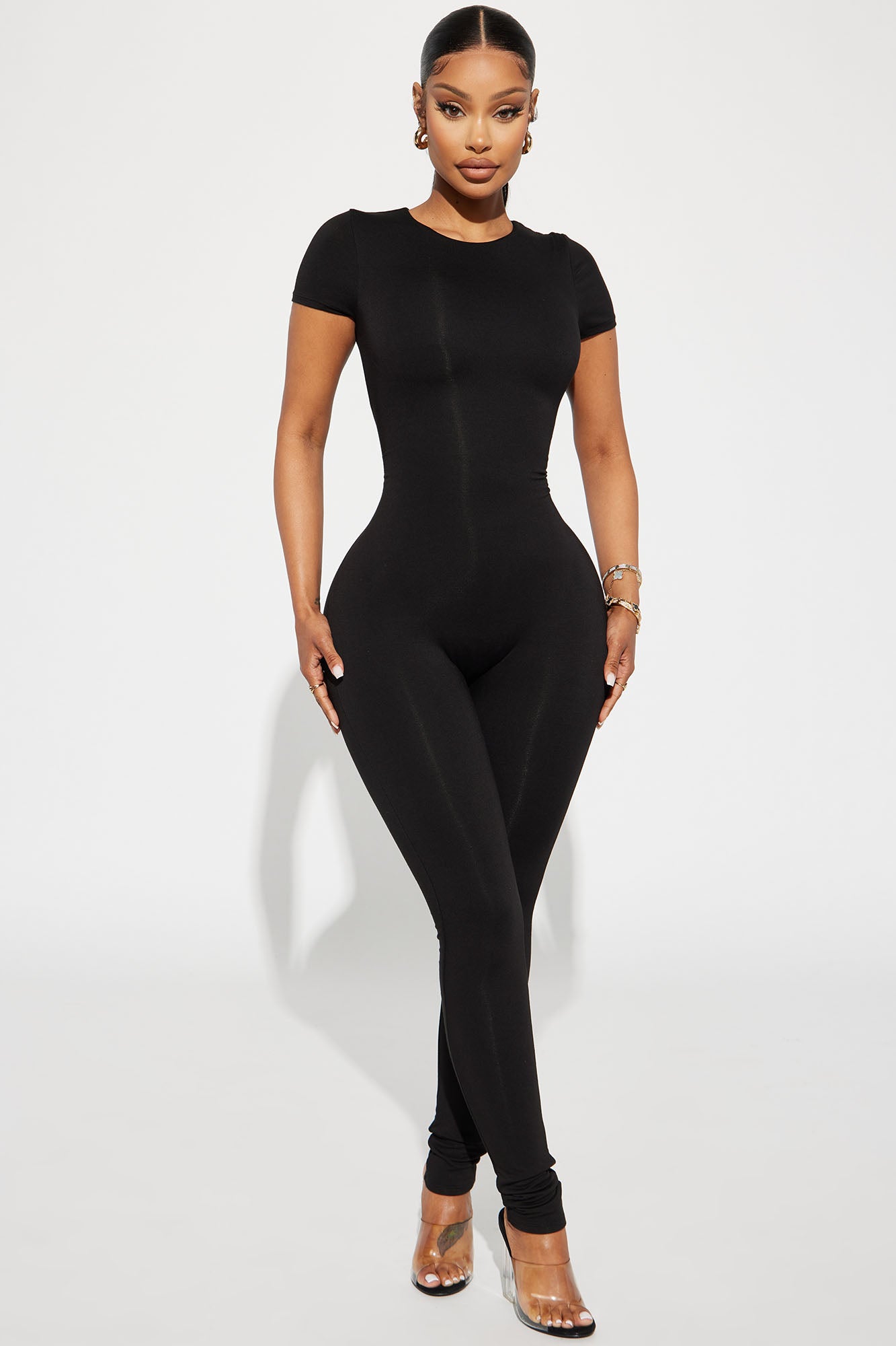 https://cdn.shopify.com/s/files/1/0293/9277/files/07-05-23Studio2_KJ_RL_11-00-26_6_JP2518FN_Black_39922_DG.jpg?v=1688768927