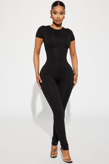 https://cdn.shopify.com/s/files/1/0293/9277/files/07-05-23Studio2_KJ_RL_11-00-26_6_JP2518FN_Black_39922_DG.jpg?v=1688768927
