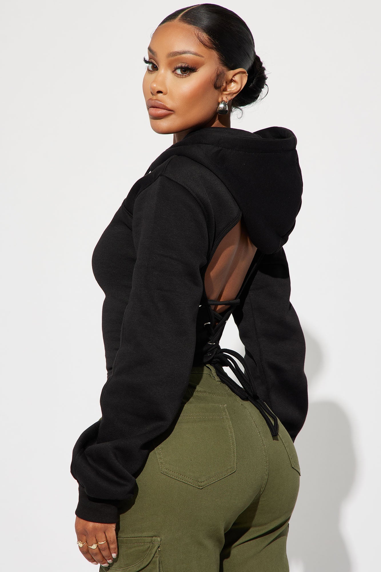 https://cdn.shopify.com/s/files/1/0293/9277/files/07-05-23Studio2_KJ_RL_14-34-18_43_ZDZPK6069_Black_40321_CM.jpg?v=1705603528