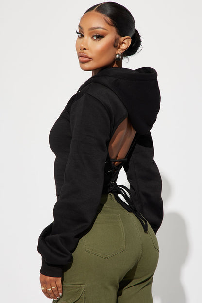 https://cdn.shopify.com/s/files/1/0293/9277/files/07-05-23Studio2_KJ_RL_14-34-18_43_ZDZPK6069_Black_40321_CM.jpg?v=1705603528