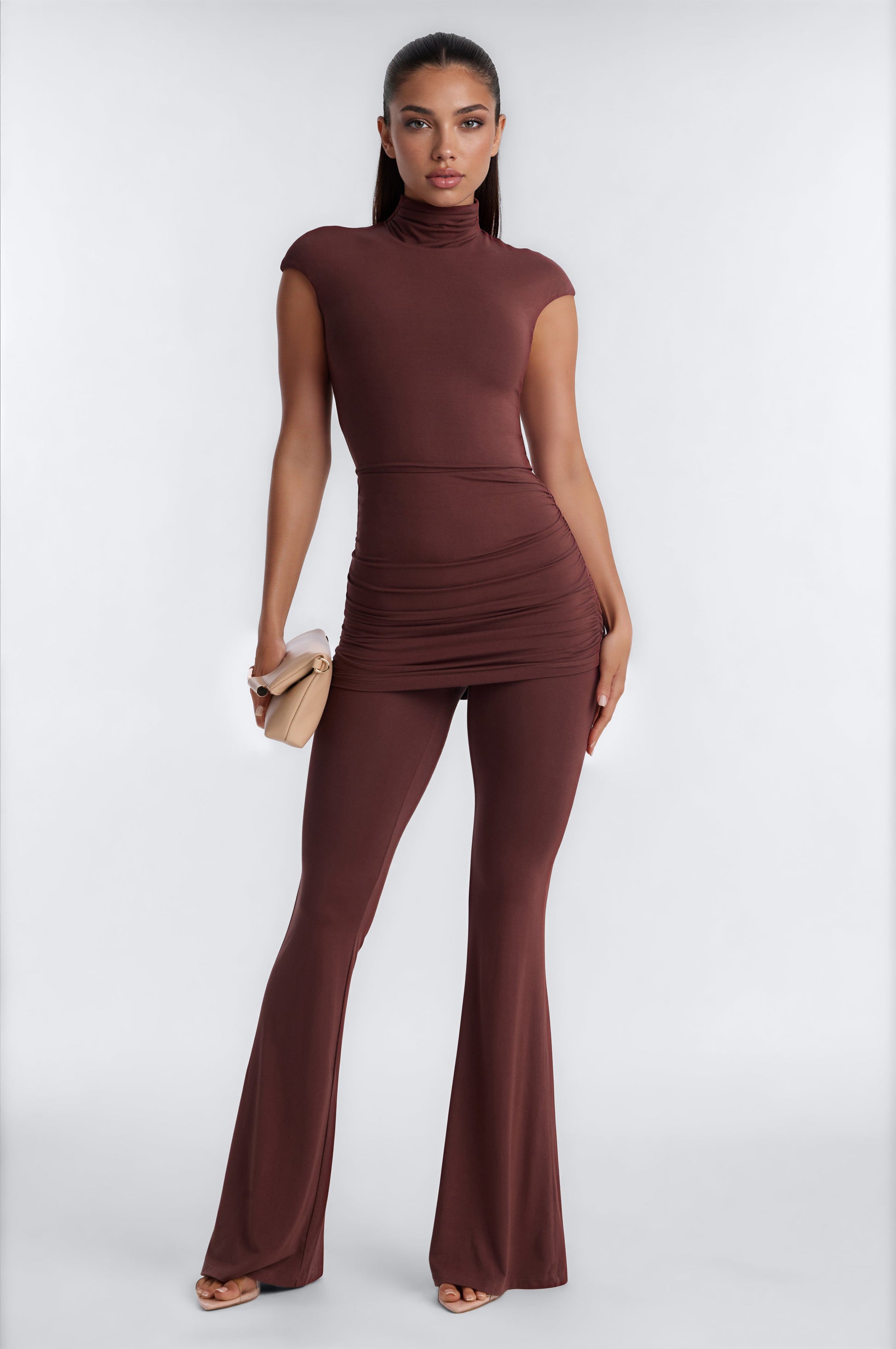 https://cdn.shopify.com/s/files/1/0293/9277/files/07-08-26_S3_27_25GWY50021_Chocolate_JG_AA_13-05-29_7032-FN_Remi_MidSleek-PXF.jpg?v=1784653973
