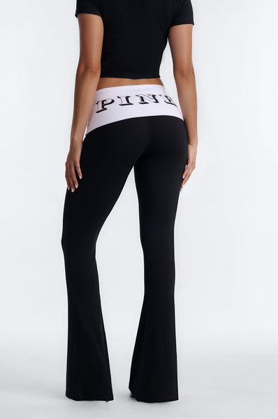 https://cdn.shopify.com/s/files/1/0293/9277/files/07-08-26_S3_35_7PNK3B0046NV_BlackWhite_JG_AA_13-51-29_76026-FN_Remi_MidSleek-PXF_BH.jpg?v=1784744874&with=400&height=600