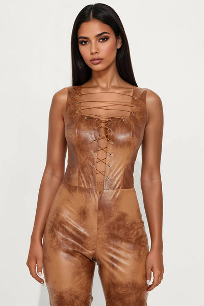 https://cdn.shopify.com/s/files/1/0293/9277/files/07-09-25_S3_48_B12503JP2302_Brown_JG_GR_14-42-17_24035-Amira_CM_PXF.jpg?v=1753469492&with=400&height=600