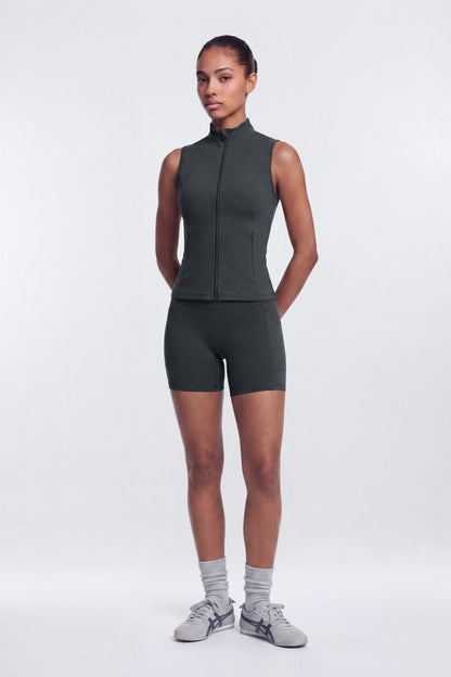 https://cdn.shopify.com/s/files/1/0293/9277/files/07-17-26_S9_PM_12_B12504SB1201_Carbon_JG_AA_15-45-53_41615-17_ES_ES_JA.jpg?v=1786396046
