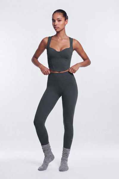 https://cdn.shopify.com/s/files/1/0293/9277/files/07-17-26_S9_PM_14_B425SP1207_Carbon_JG_AA_16-07-20_7288-22_ES_ES_JA.jpg?v=1786396132&with=400&height=600
