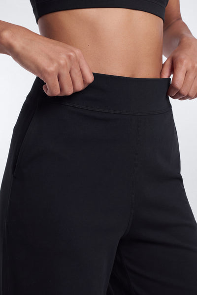 https://cdn.shopify.com/s/files/1/0293/9277/files/07-17-26_S9_PM_23_B425SB1303_Black_JG_AA_17-36-00_41670-12_ES_ES_JA.jpg?v=1786397390&with=400&height=600