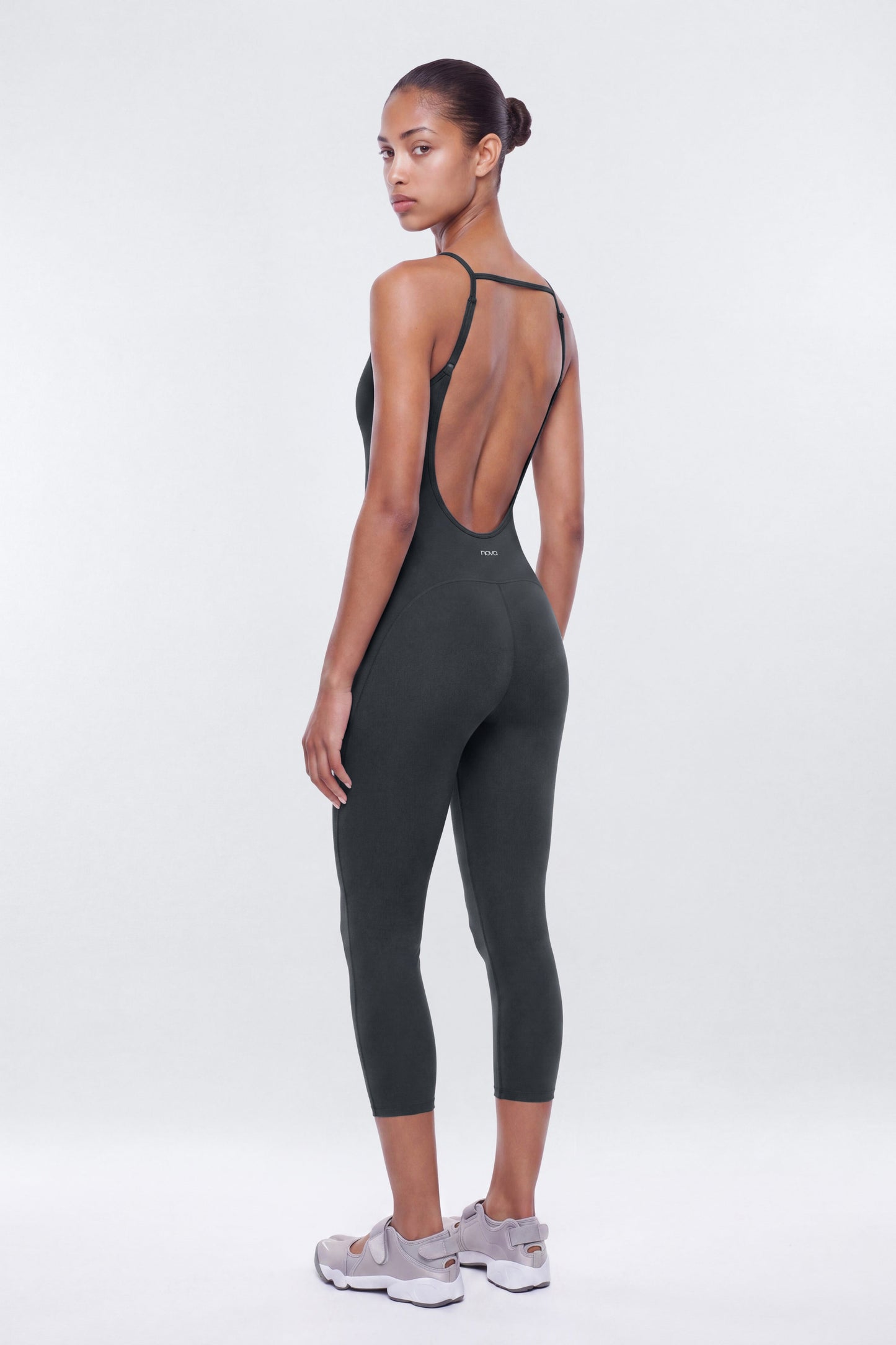 https://cdn.shopify.com/s/files/1/0293/9277/files/07-17-26_S9_PM_3_B426SJ1201_Carbon_JG_AA_14-47-30_6984-38_YB_YB_ES_ES_JA.jpg?v=1786402027