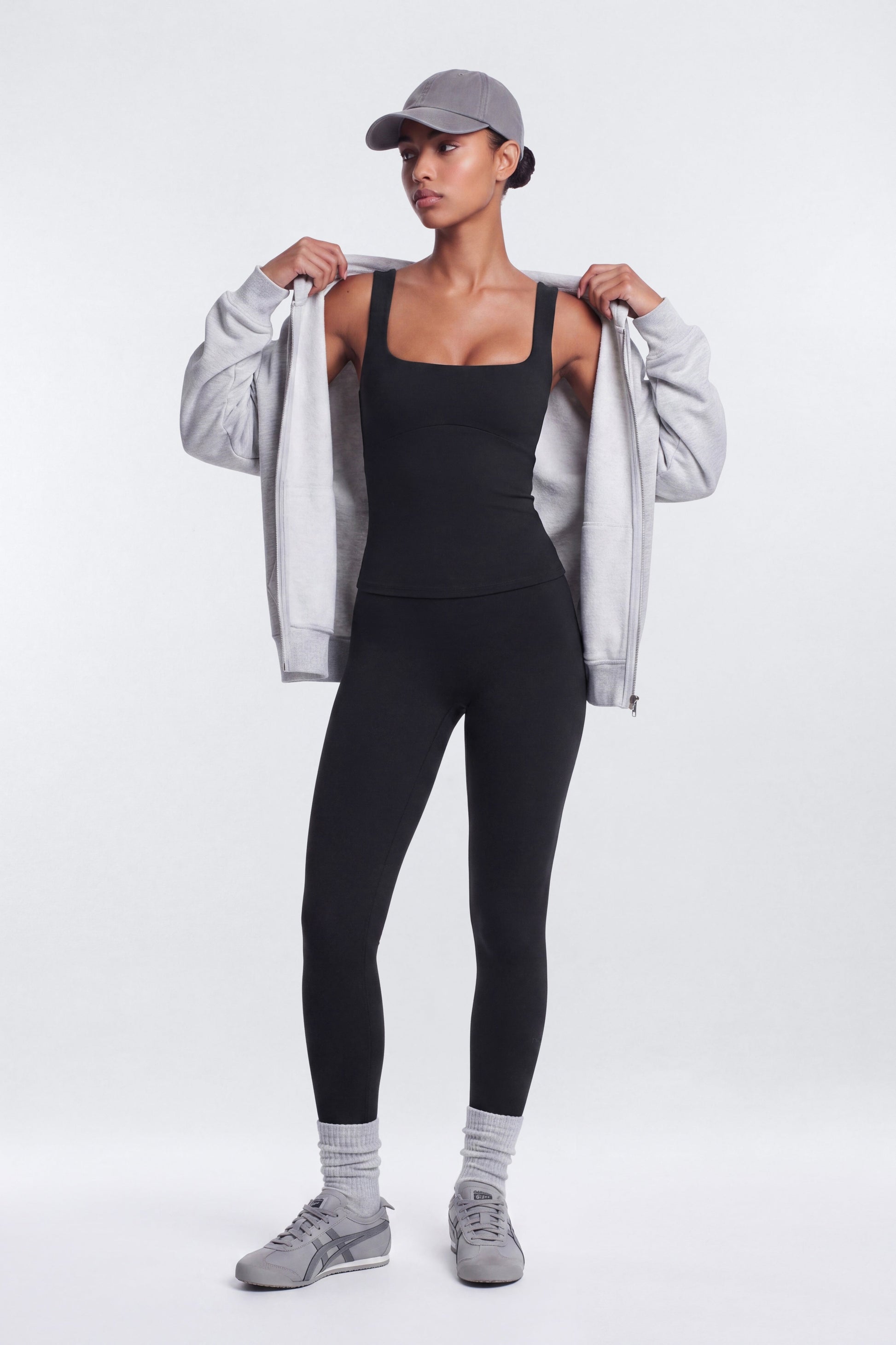 https://cdn.shopify.com/s/files/1/0293/9277/files/07-17-26_S9_PM_44_B125SP1203_Black_JG_AA_19-04-09_7828-9_AB_ES_JA.jpg?v=1786400151