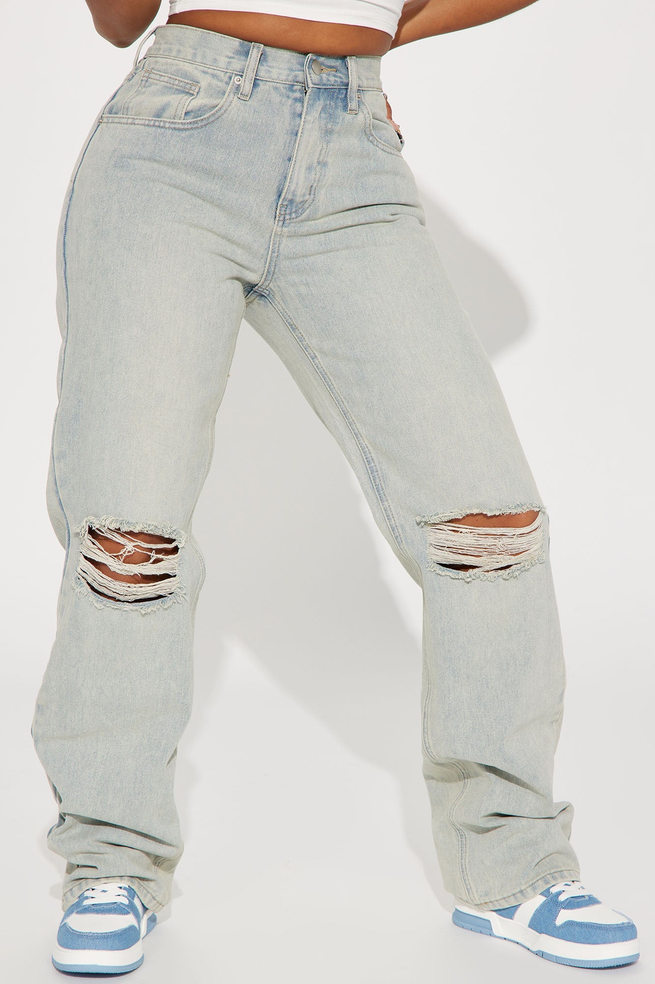 https://cdn.shopify.com/s/files/1/0293/9277/files/07-20-23Studio1_TH_AP_15-38-54_67_yjdmk04j_LightWash_22640_DM_SG.jpg?v=1723767160
