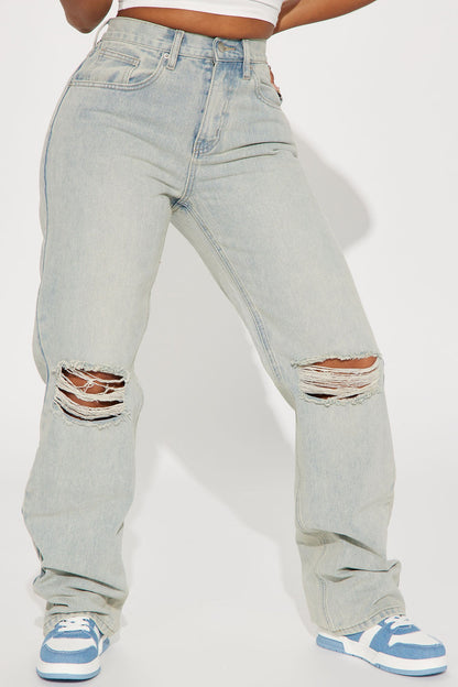 https://cdn.shopify.com/s/files/1/0293/9277/files/07-20-23Studio1_TH_AP_15-38-54_67_yjdmk04j_LightWash_22640_DM_SG.jpg?v=1723767160