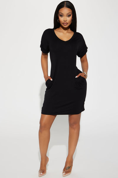 https://cdn.shopify.com/s/files/1/0293/9277/files/07-21-23Studio2_KJ_RL_12-12-34_9_CAD1045_Black_P_43692_JB.jpg?v=1690308135&with=400&height=600