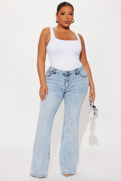 https://cdn.shopify.com/s/files/1/0293/9277/files/07-21-25_S4_21_BFN15266LFLYJ_LightWash_RM_PC_11-14-12_PLUS_27580_PXF.jpg?v=1753313474&with=400&height=600