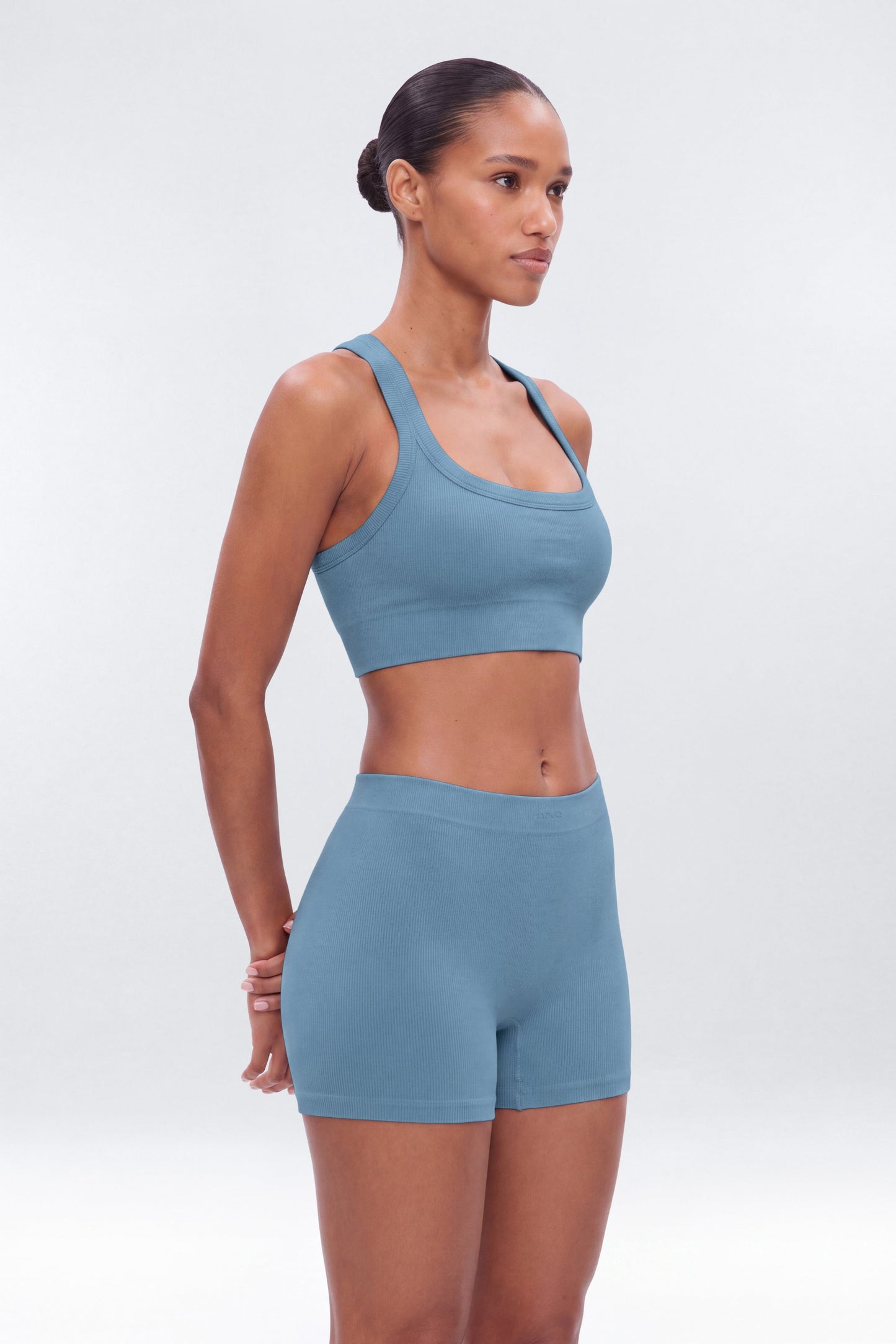 https://cdn.shopify.com/s/files/1/0293/9277/files/07-21-26_S8_67_B12504SP0508_SoftIndigo_JG_MC_15-02-14_71365-17_AB_ES_JA_f216286e-b993-4666-8444-79e83aab63e2.jpg?v=1786387596