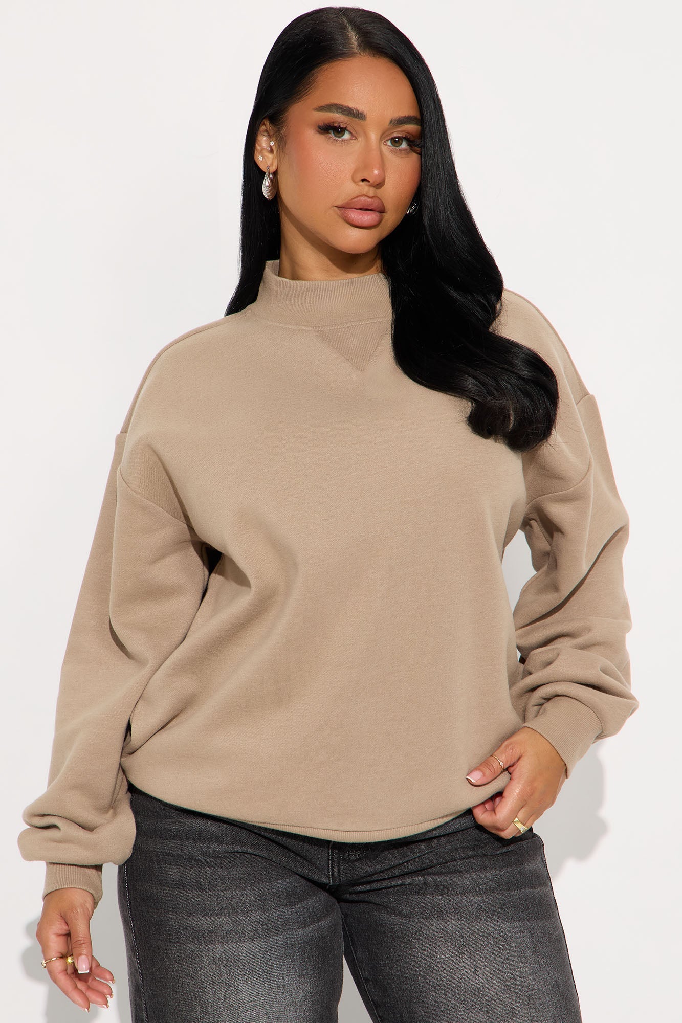 https://cdn.shopify.com/s/files/1/0293/9277/files/07-22-25_S1_33_B22504LO3701_Taupe_KJ_CM_14-06-27_0577_SG.jpg?v=1753376592