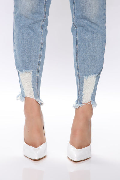 https://cdn.shopify.com/s/files/1/0293/9277/products/07-23-20Studio5_DD_KJ_13-35-37_6_KESSEL_White_4988_WG.jpg?v=1595610943&with=400&height=600