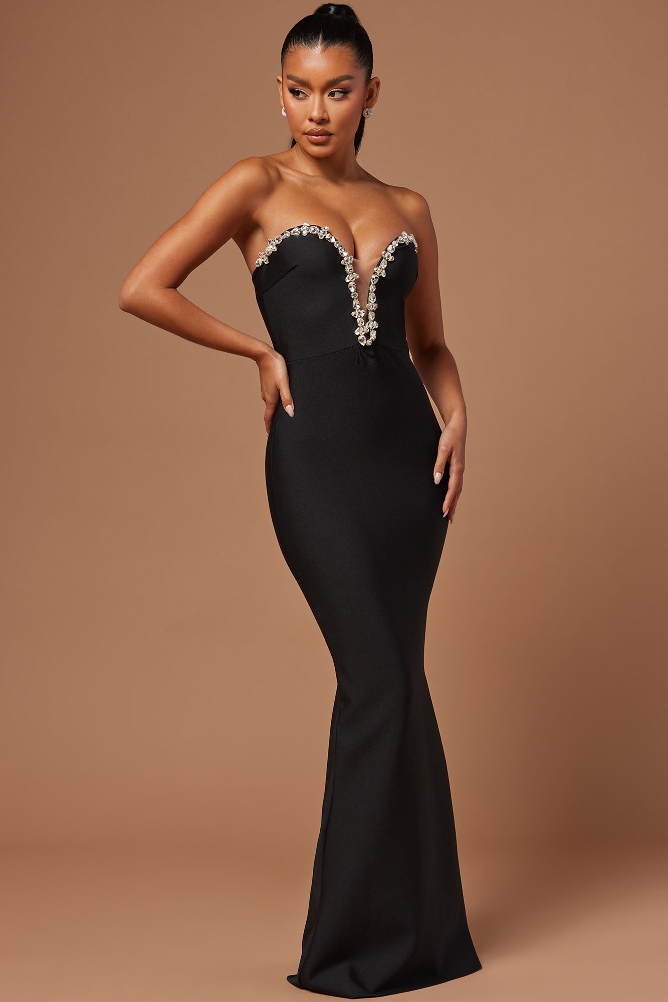 https://cdn.shopify.com/s/files/1/0293/9277/files/07-24-23Studio3_BT_IM_13-36-11_32_23GWF1186_Black_20844_CM.jpg?v=1690843610