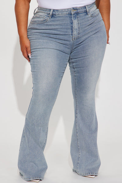 https://cdn.shopify.com/s/files/1/0293/9277/files/07-24-23Studio5_CC_AP_15-06-10_50_YJDM15HRSFL1_LightWash_1456_PLUS_MP.jpg?v=1750809623&with=400&height=600
