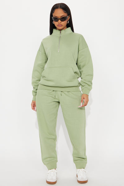 https://cdn.shopify.com/s/files/1/0293/9277/files/07-24-25_S2_49_123QUARTERZIP_Sage_JZ_SS_15-27-46_13688_PXF.jpg?v=1753551463&with=400&height=600