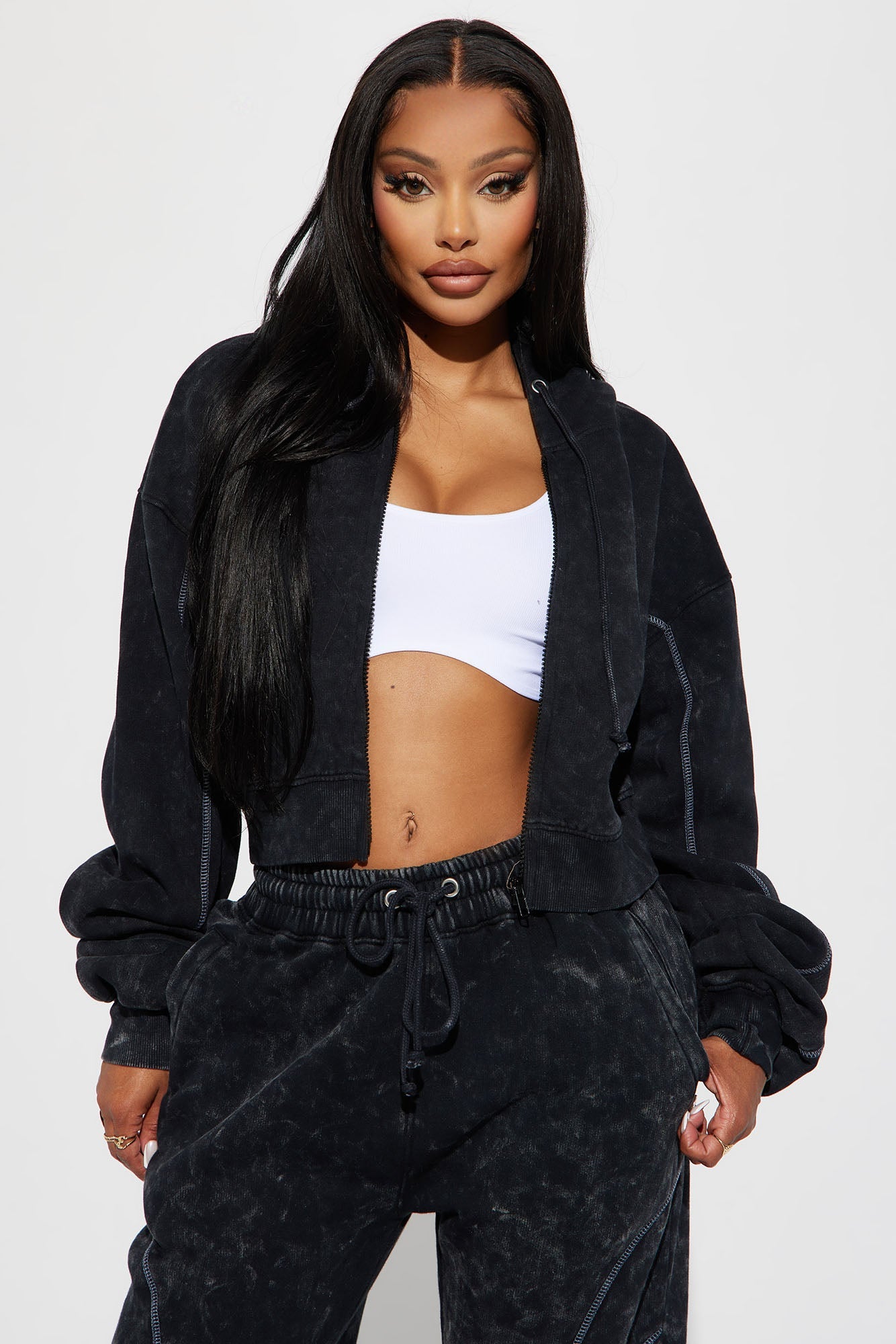 https://cdn.shopify.com/s/files/1/0293/9277/files/07-26-23Studio2_TK_RL_16-56-11_18_ZDZPK10610T_Black_17337_EH_CM.jpg?v=1691449636