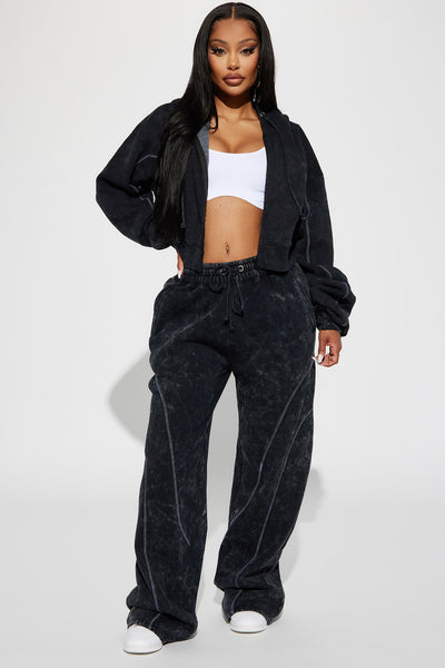 https://cdn.shopify.com/s/files/1/0293/9277/files/07-26-23Studio2_TK_RL_16-56-22_19_ZDZPJ10610P_Black_17343_EH_CM.jpg?v=1691449660&with=400&height=600
