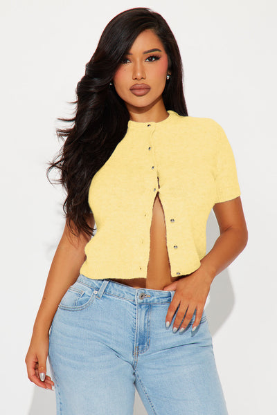 https://cdn.shopify.com/s/files/1/0293/9277/files/07-30-24_S3_14_KBRT4050601_Grey_RA_IM_10-15-42_43237_MH_PXF_JA_Yellow.jpg?v=1783610103&with=400&height=600