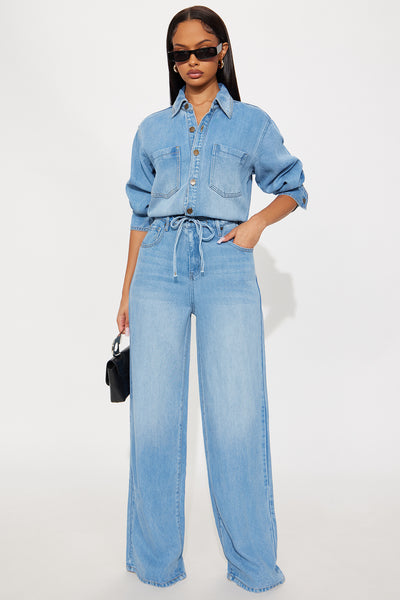 https://cdn.shopify.com/s/files/1/0293/9277/files/07-30-25_S6_70_FN6125WDYJ_MediumWash_HY_RL_15-45-28_126147_PXF.jpg?v=1754066967&with=400&height=600