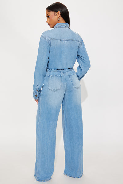 https://cdn.shopify.com/s/files/1/0293/9277/files/07-30-25_S6_70_FN6125WDYJ_MediumWash_HY_RL_15-46-47_126163_PXF.jpg?v=1754066967&with=400&height=600